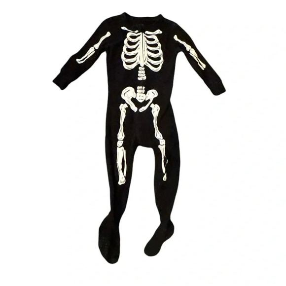 OLD NAVY EUC BOYS GIRLS SKELETON HALLOWEEN PAJAMAS BLACK WHITE SIZE 18 24 MTHS - Picture 1 of 3